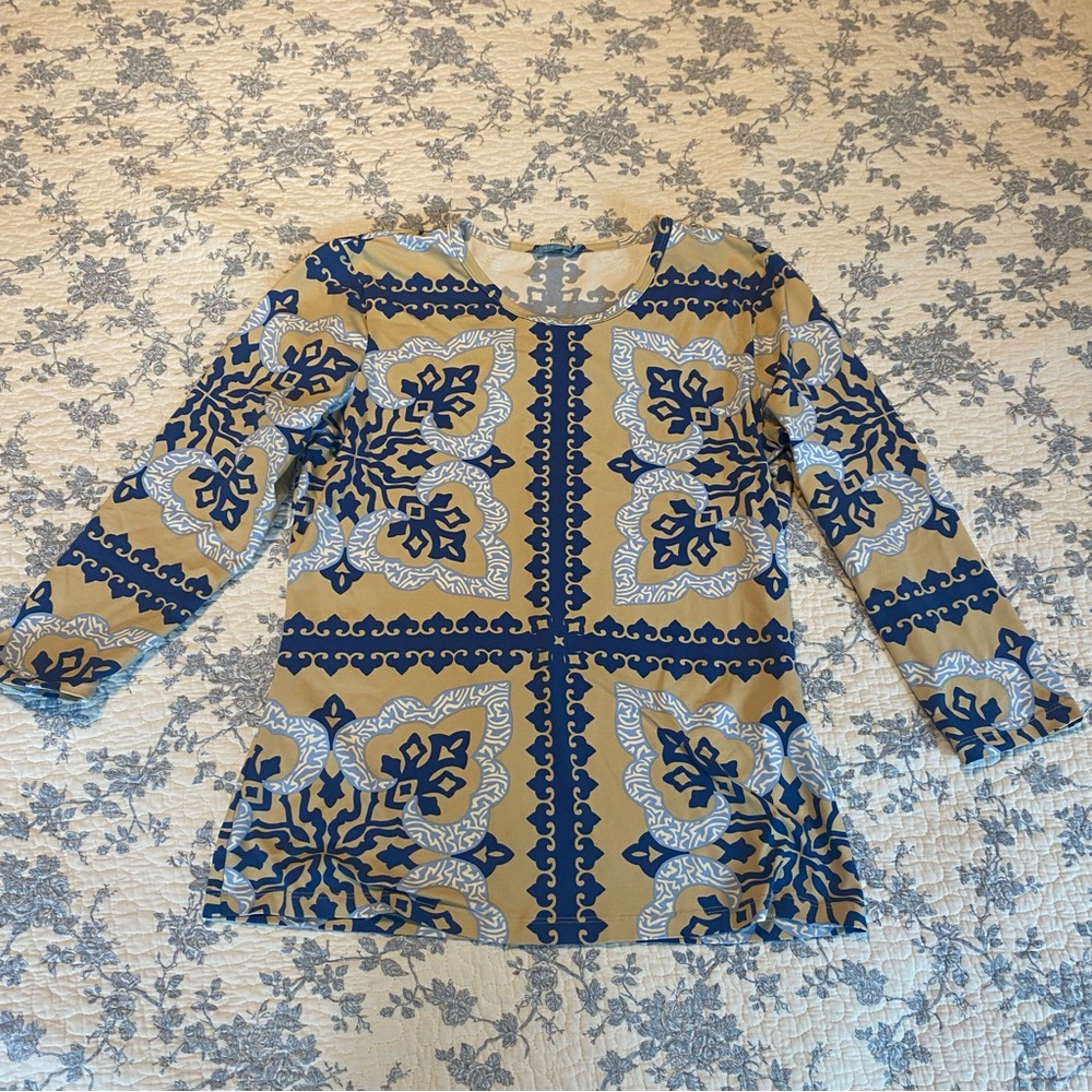 J. McLaughlin Catalina Cloth Beige and Blue Geometric Design Top Size Medium